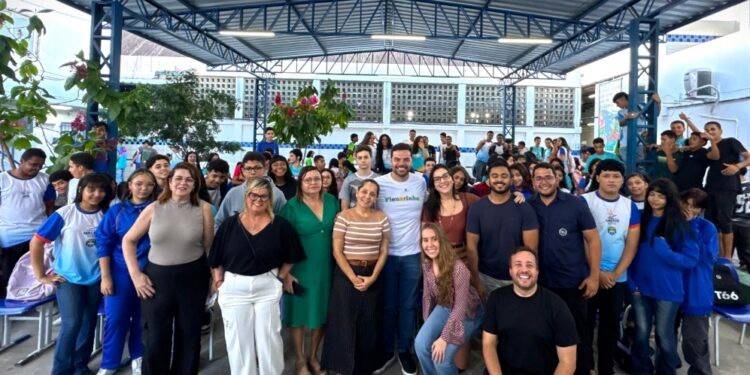 Chico Filho visita escolas que participarão do programa Plenarinho em Maceió