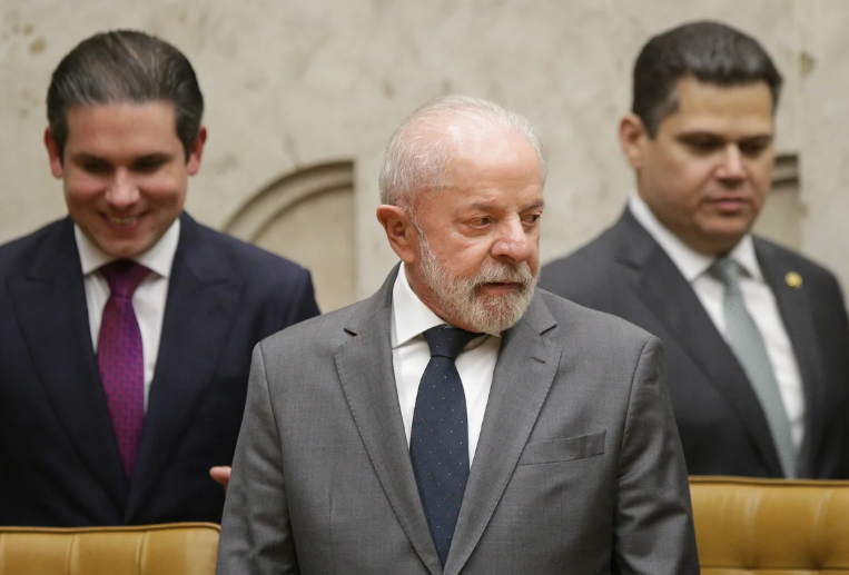 Crise de cúpulas do Congresso com líderes do PT desafia Planalto