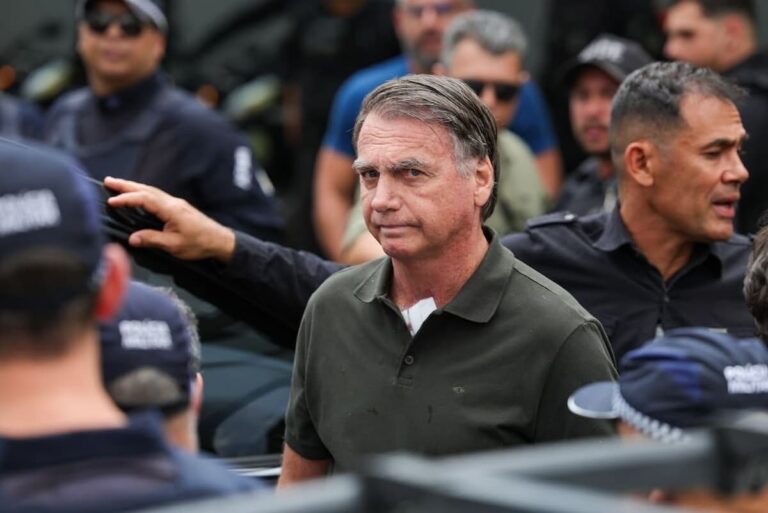 Justiça suspende motoristas e seguranças de Bolsonaro enquanto ele estiver preso