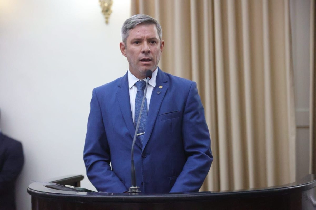 Cabo Bebeto cobra explicações da Sesau após assessor impedir entrada de vereador e mães à Secretaria