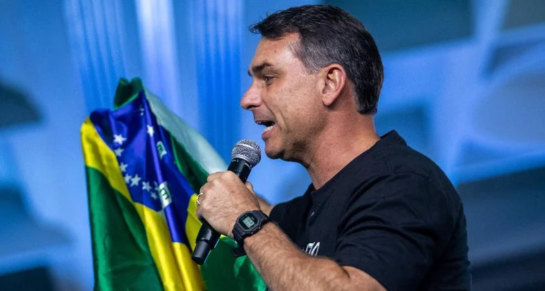 Cúpula do PL dá 15 dias para avaliar viabilidade da candidatura de Flávio Bolsonaro após relação com Vorcaro