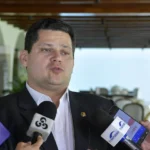 Alcolumbre volta a ignorar pedido de CPMI do Banco Master no Congresso