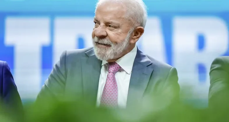 Lula diz que “a verdade tarda, mas não falha” após divulgação de áudios envolvendo Flávio
