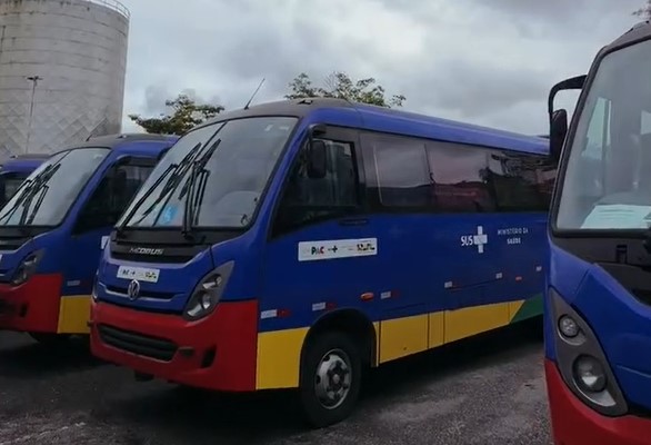 Matriz de Camaragibe reforça Saúde com novo micro-ônibus para transporte de pacientes