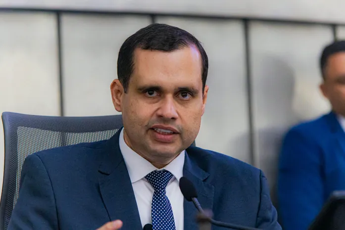 Aprovado PL do deputado Fernando Pereira que garante prioridade no atendimento a pacientes com câncer