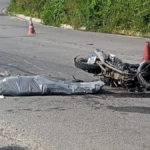 Motociclista morre após batida com van em trecho de ladeira em Rio Largo