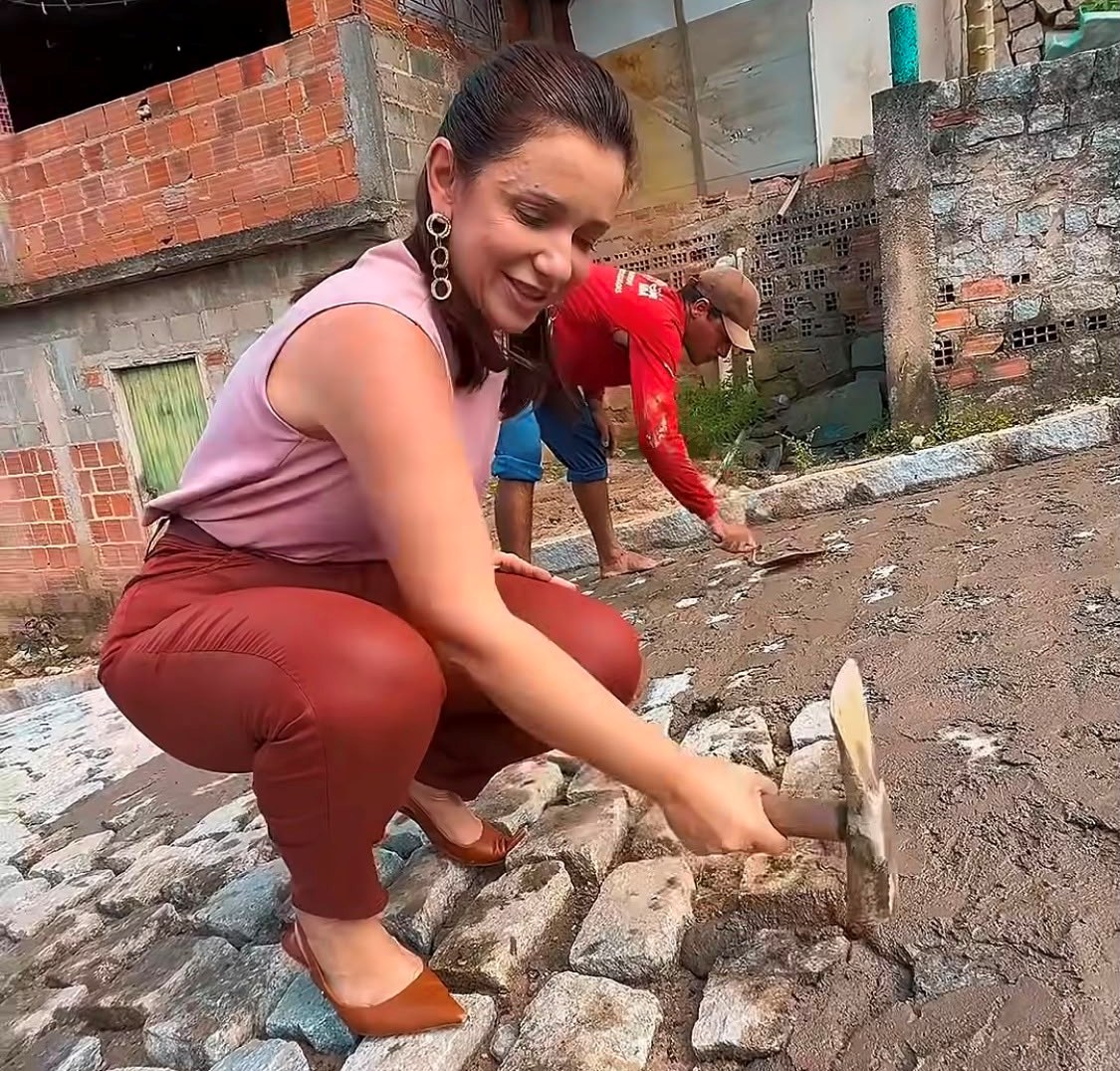 Obra de calçamento avança e leva mobilidade para moradores de Joaquim Gomes